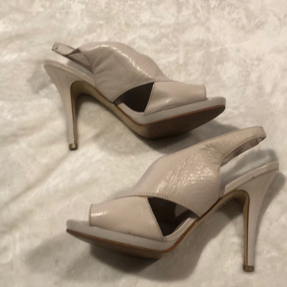 Michael Kors vanilla leather pump